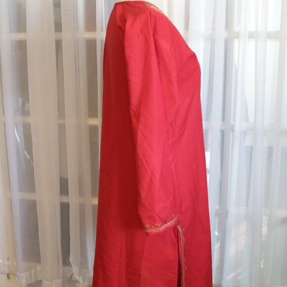 NWOT Large Red Tunic with Beautiful Design - Picture 2 of 4